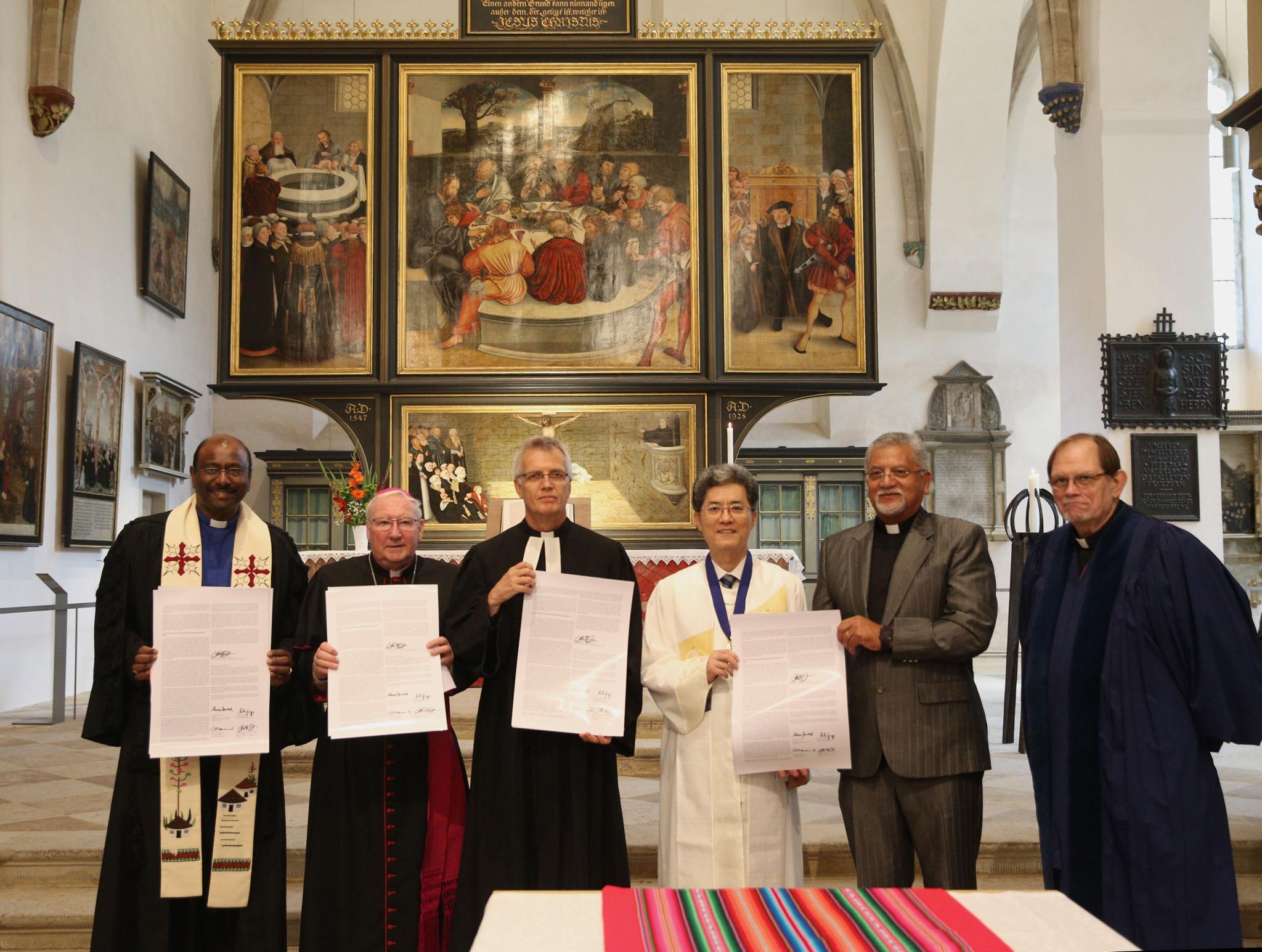 From left: President of the WCRC Jerry Pillay, Secretary of the Pontifical Council for Promoting Christian Unity Bishop Brian Farrell, LWF General Secretary Martin Junge, WMC President Jong Chun Park, WMC General Secretary Bishop Ivan Abrahams and WCRC General Secretary Chris Ferguson. Photo: WCRC / Anna Siggelkow
