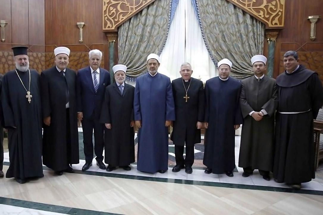 LWF President Bishop Dr Munib A. Younan (fourth right) and Christian and Muslim leaders during the solidarity visit to Cairo, Egypt. Photo: The Embassy of the Palestine, Cairo