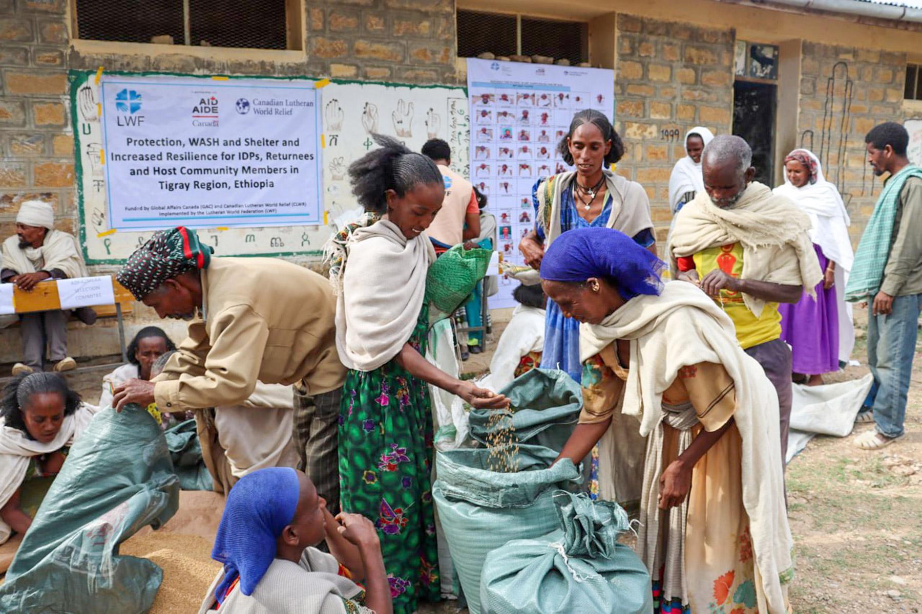 Distribution of grain to displaced people in Maichew, Southern Tigray. Because of the conflict, farmers have not been able to plant and harvest. Photo: LWF