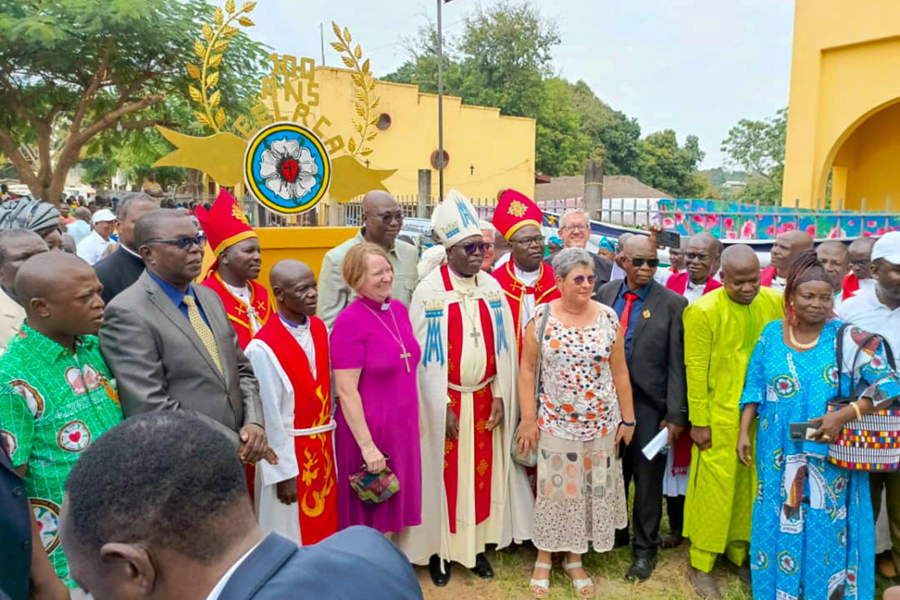 Der Präsident der Evangelisch-Lutherischen Kirche der Zentralafrikanischen Republik (EEL-RCA), Pfarrer Joseph Ngoe, feiert das hundertjährige Bestehen der Kirche gemeinsam mit lokalen und internationalen Gästen