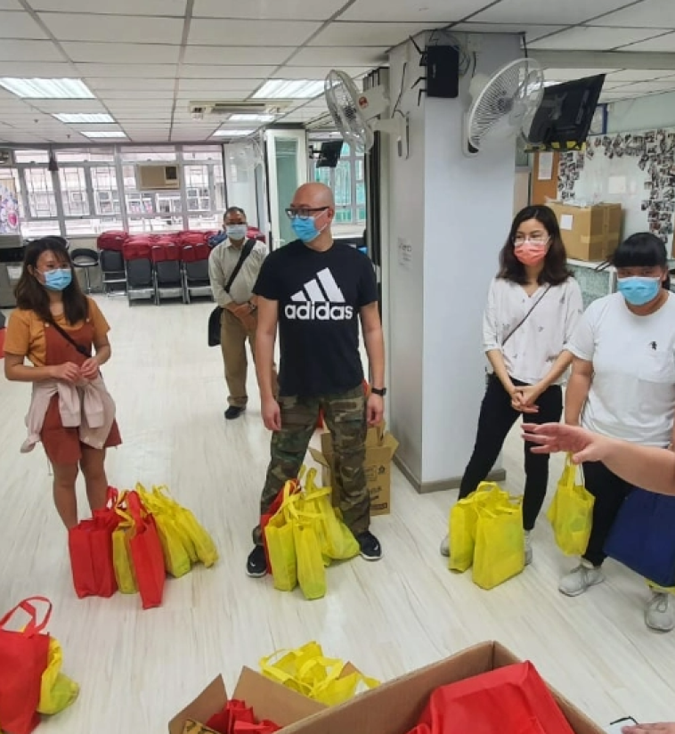 Volunteers at the Eternal Life Lutheran Church in Hong Kong prepare supplies to distribute to local people in need. Photo: LWF