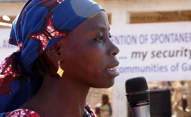 Aminatou Abubakar, president of the women’s association in Minawao refugee camp, speaks at a public event about the dangers of spontaneous and unassisted return to Nigeria. Photo: LWF/ C. Kästner