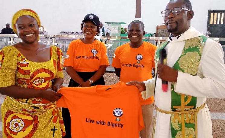 One of the goals of the new course at the LCCN seminary is to increase advocacy activities among youth in schools and universities in Nigeria. Rev. Emmanuel Subewope Gabriel (right) presents SoH t-shirts during an event in the northeastern city of Gombe. Photo: SoH Nigeria