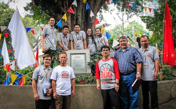 LCP President Rev. Antonio D. Reyes (second right) joins officials of the Philippine Lutheran Youth League and the young reformers at the commemorative plaque renaming the century-old tamarind tree as the LCP Tree. Photo: Ely Hernandez
