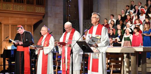 Kurt Cardinal Koch (Pontifical Council for Promoting Christian Unity), Bishop Dr Munib Younan (LWF President), Pope Franics and Rev. Dr Martin Junge, lead the Common Prayer in Lund Cathedral on 31 October 2016. Photo Photo: Church of Sweden/Magnus Aronson 
