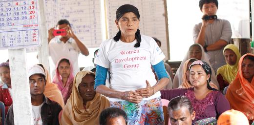 Men and women take part in discussions on gender justice at the Ohn Taw Gyi South camp for displaced Rohingyas near Sittwe, Rakhine State. Photo: LWF Myanmar/Phyo Aung Hein