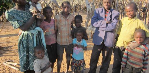 Makalaâs family sells pawpaws to buy food after drought killed their millet crop. Â© LWF/M. Retief