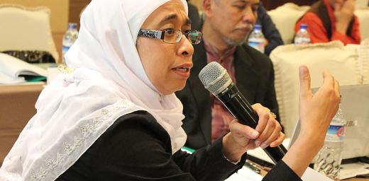 Rahmawati Husein, assistant professor of government studies at Muhammadiyah University of Yogyakarta, speaks at the Christian-Muslim interfaith conference. Â© LWF/Anto Akkara