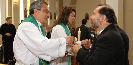 (l/r) Bishop Eduardo MartÃ­nez and Rev. Rocio Morales, both Evangelical Lutheran Church of Colombia, distribute the elements at the Council 2012 opening eucharistic service. Â© LWF/Milton Blanco