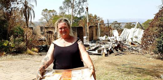 Sue Cutting, a foster mum of seven who lost her house in the fires, was delighted to receive food relief from Adelaide Hills Lutheran and community volunteers. Photos: LCA
