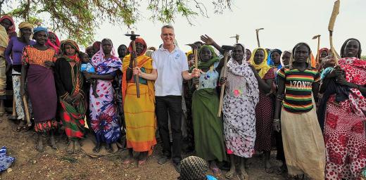 LWF General Secretary Martin Junge with farmers in a Seeds for Solutions garden in Eastern Chad. Photo: LWF/A. Danielsson