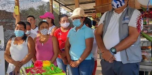 The sales stand of the Grupo de Mujeres de las Mercadas Campesinas in la Yuca village. All photos: LWF Colombia