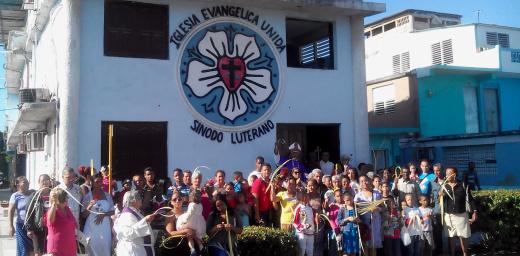 A congregation of new LWF member church the United Evangelical Church in Cuba Lutheran Synod meets in Santiago de Cuba. The church has more female ordained leaders than male. Photo: United Evangelical Church in Cuba Lutheran Synod