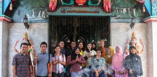 Participants visit the Kuil Shri Mariamman temple, Medan. 2017. Photo: A. Yaqin