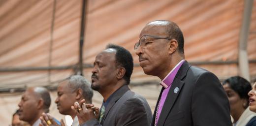 EECMY President Rev. Yonas Yigezu Dibisa and other congregants during Sunday worship in one of the church's congregations in the capital Addis Ababa. Photo: LWF/Albin Hillert 