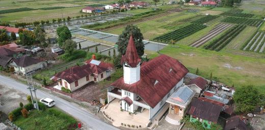 The LWF National Committee in Indonesia installed an internet satellite tower on the properties of four Lutheran churches in remote areas to assist online learning. Church pictured is HKBP. Photo: by Andi Gultom/KNLWF.