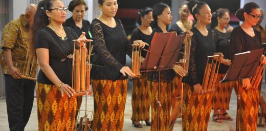 A Javanese traditional music band performs during a cultural evening of the LWF Pre-Assemblies for LAC and North America, in Paramaribo, Suriname. Photo: LWF/P. Mumia