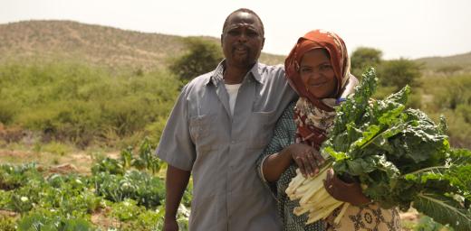 Abduleh Hasan and his wife Shukri show some of their harvest. Photo: LWF/C.Kaestner