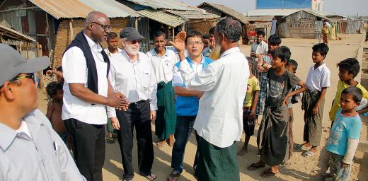 The LWF president discusses with residents of Ohn Taw Gyi (South) camp. Photos: LWF/ I. Htun