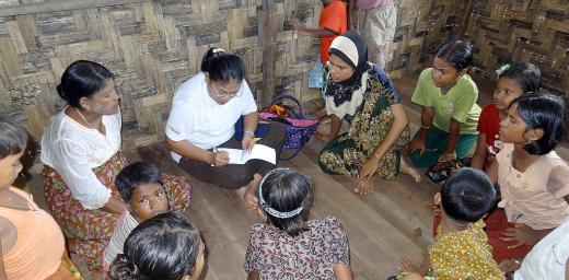 LWF focus group discussion with 11-17 year-olds in a Sittwe IDP camp, Rakhine State. Photo: LWF/Myanmar