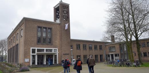 Participants in the âPeople on the Moveâ workshop visit the âAugustanahofâ housing project and ecumenical center in Amsterdam. Photo: Holger Lux