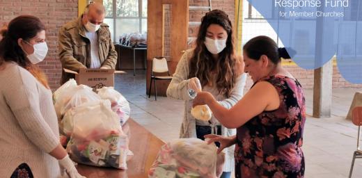 The Lutheran Church in Chile organized food distribution to help people who had lost their jobs due to the COVID-19 pandemic. Photo: ILCH