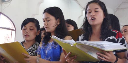 Songs of praise during a worship service in Asia. Photo: LWF/C.KÃ¤stner