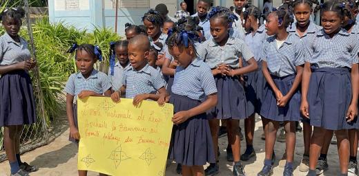 Children at Legere School welcome the LWF visitors. LWF together with parters in the Joint Office rehabilitated water and sanitation in the schools of rural communities in Haiti. Photo: LWF/ P.Raymond