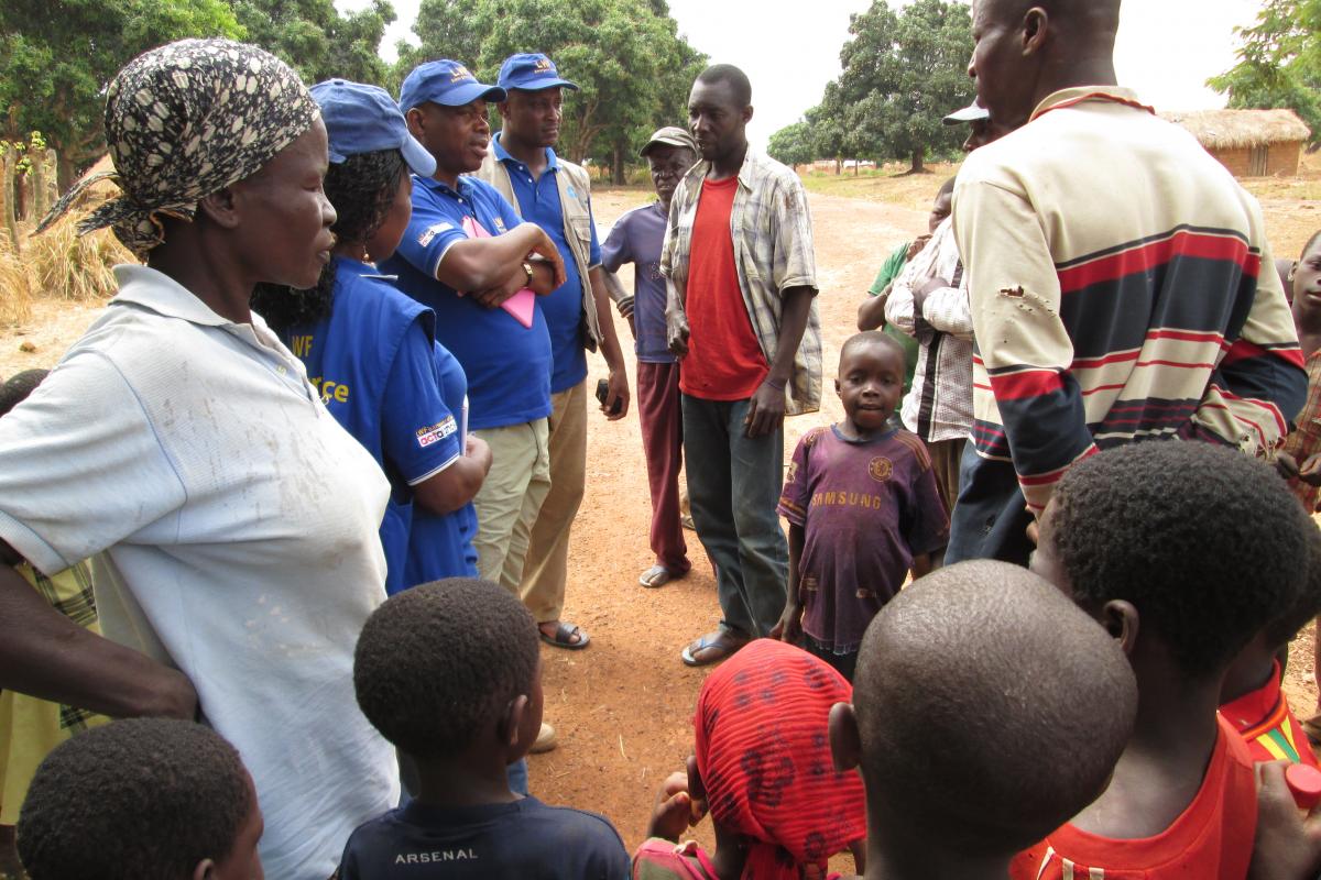 LWF emergency response staff meets with IDPs in Bouar in Central African Republic’s Nana Mambéré prefecture. Photo: LWF/DWS CAR