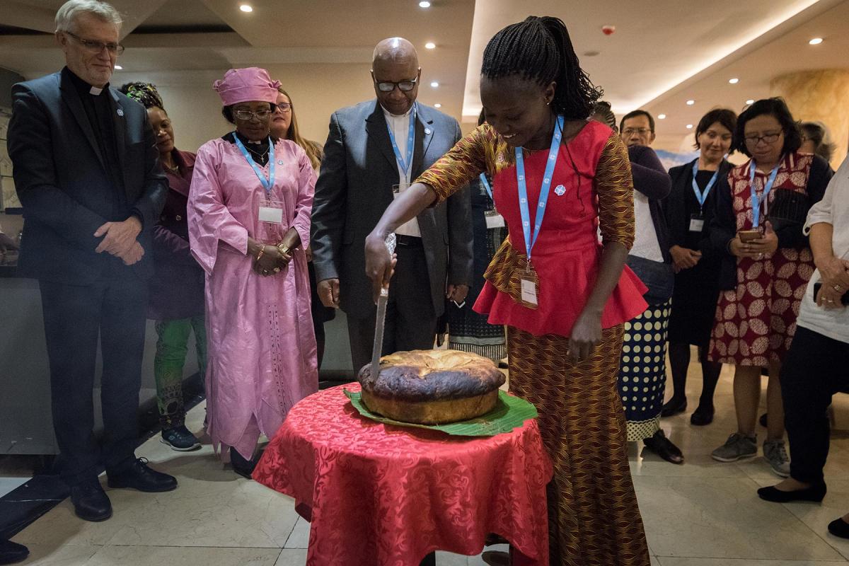Gathered in Addis Ababa, Ethiopia, in October 2019, Lutherans from across the globe took part in a consultation on the theme of ’We believe in the Holy Spirit: Global Perspectives on Lutheran Identities’. During the meeting, participants shared a large loaf of traditional Ethiopian bread, baked in banana leaves. Photo: LWF/Albin Hillert