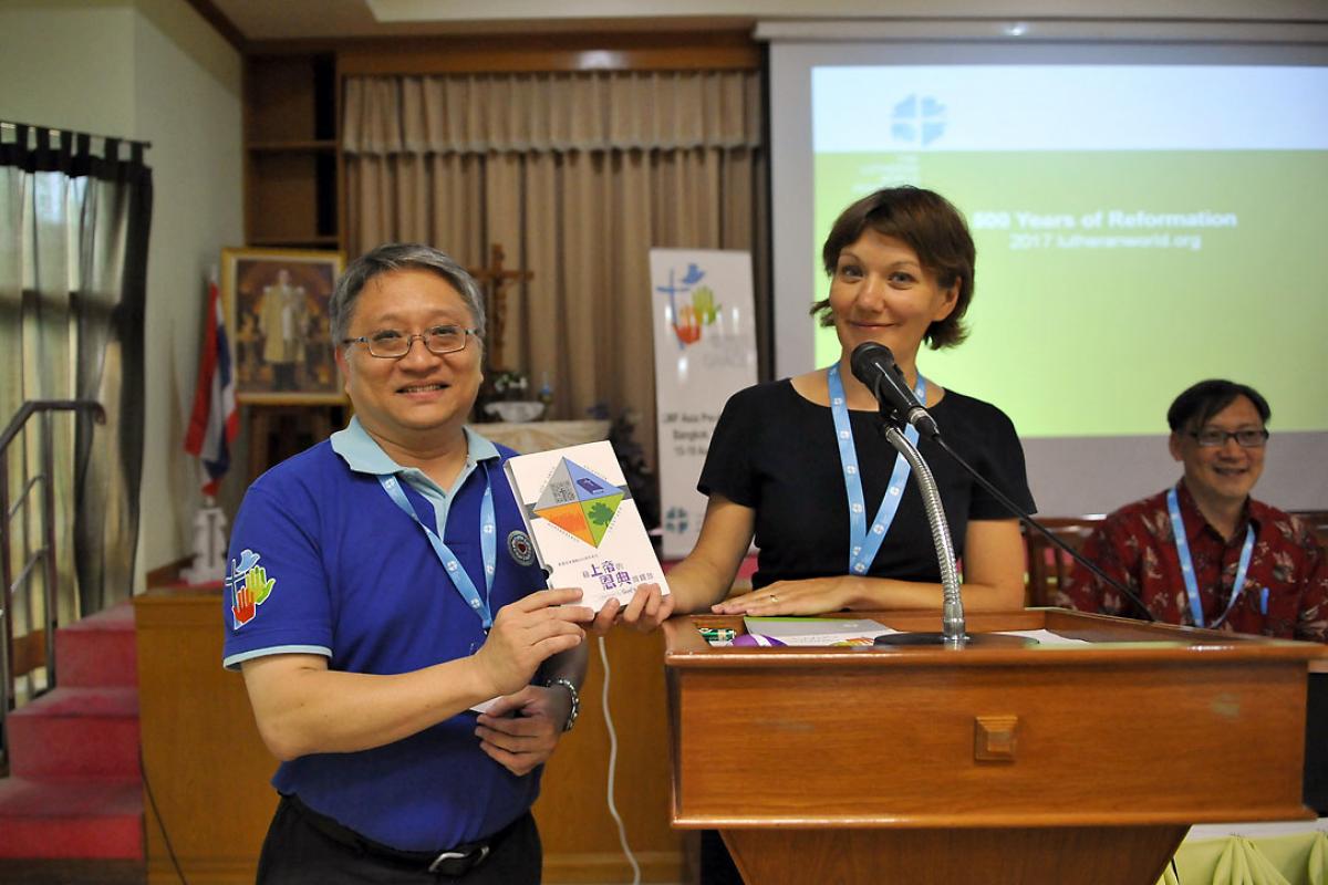 Bishop Ben Chun Wa Chang, Evangelical Lutheran Church of Hong Kong and Rev. Anne Burghardt, LWF study secretary for Ecumenical Relations, show the Chinese translation of the Reformation Anniversary booklets. Photo: LWF/A. Danielsson