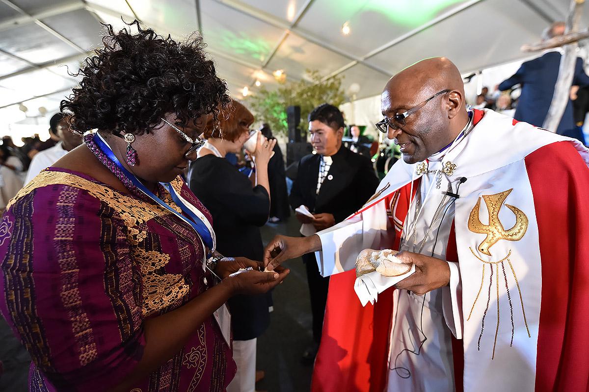 10 May 2017, Windhoek, Namibia: Bishop Ernst Gamxamub from the Evangelical Lutheran Church in the Republic of Namibia distributes bread during Holy Communion at the opening worship of the Lutheran World Federation's Twelfth Assembly.  Photo: LWF/Albin Hillert