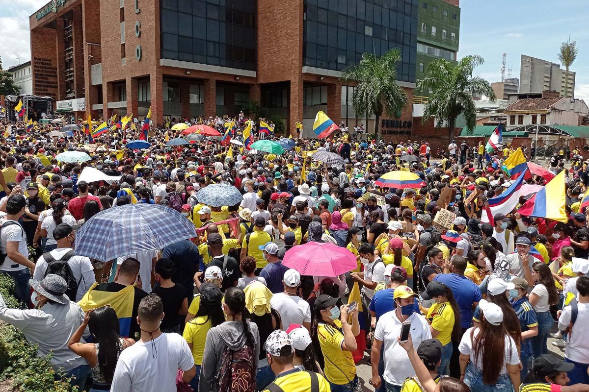 Anti-government protesters in the Colombian city of Cali on 1 May 2021. Photo: Remux / Wikimedia Commons (CC-BY-SA)