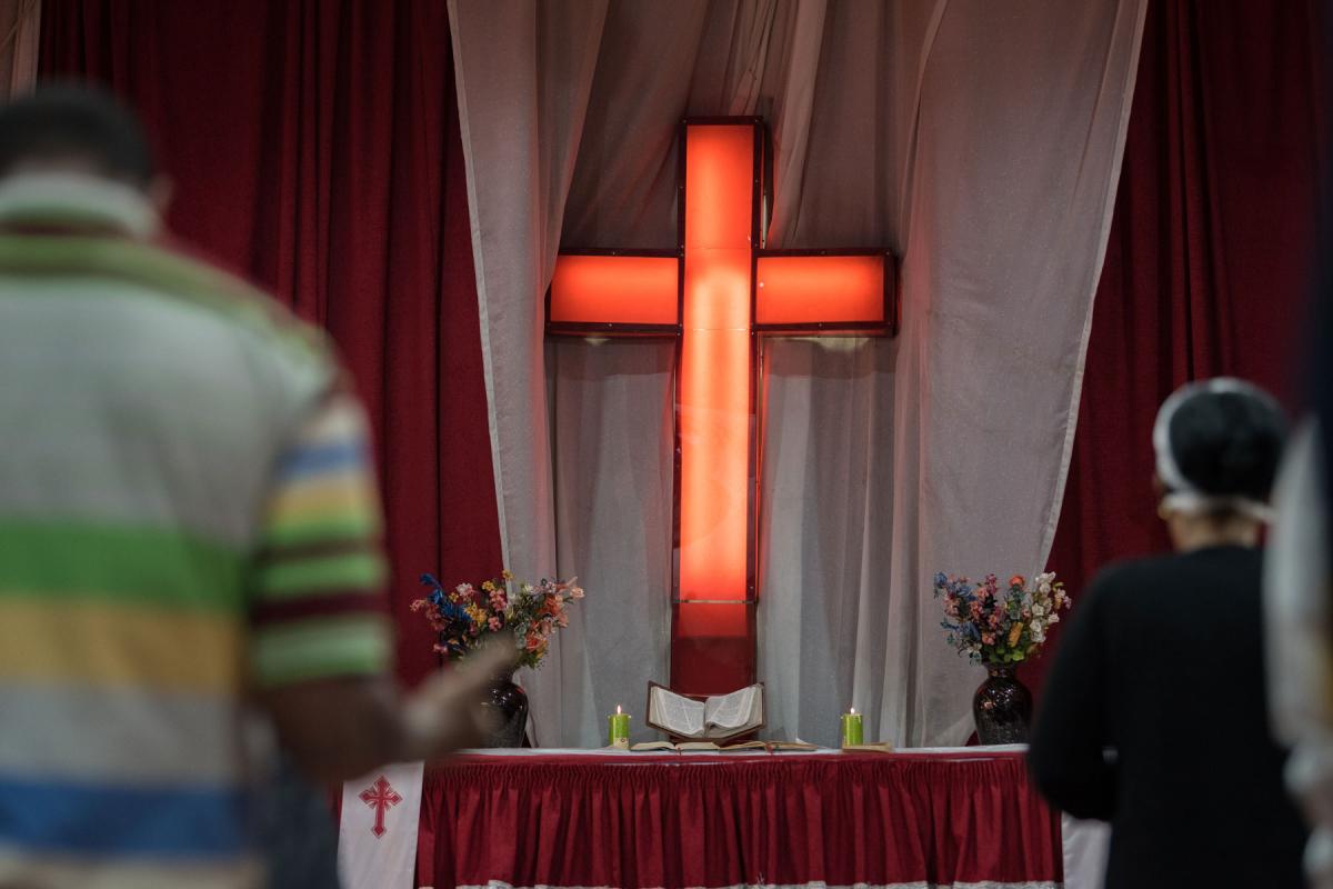 Congregants gather in prayer at the Finfinne Oromo Mekane Yesus Congregation of the Ethiopian Evangelical Church Mekane Yesus on the first Sunday following the unrest in Ethiopia, which also affected Mekane Yesus members directly. Photo: LWF/Albin Hillert