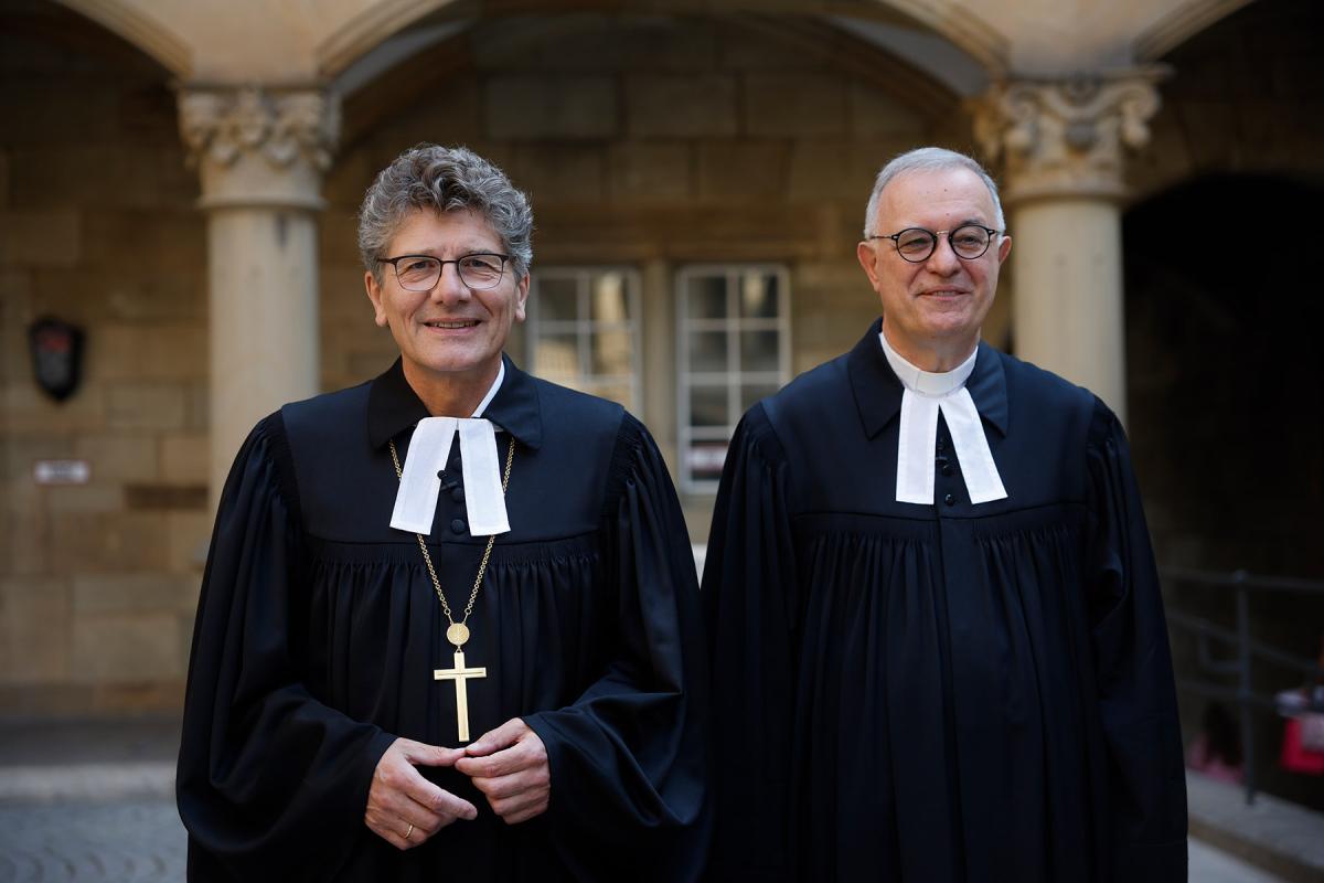 The new bishop of the Evangelical Church in Württemberg, Ernst-Wilhelm Gohl, (l.) and his predecessor Frank Otfried July. Photo: Gottfried Stoppel 