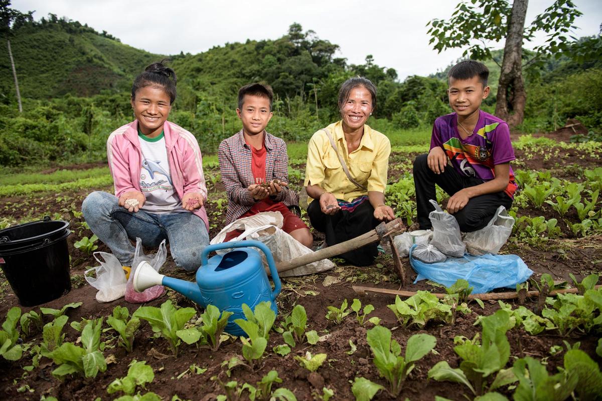 In Laos, thanks to a joint project by LWF and Brot für die Welt, villagers use natural compost techniques to do their vegetable gardening. Photo: Thomas Lohnes