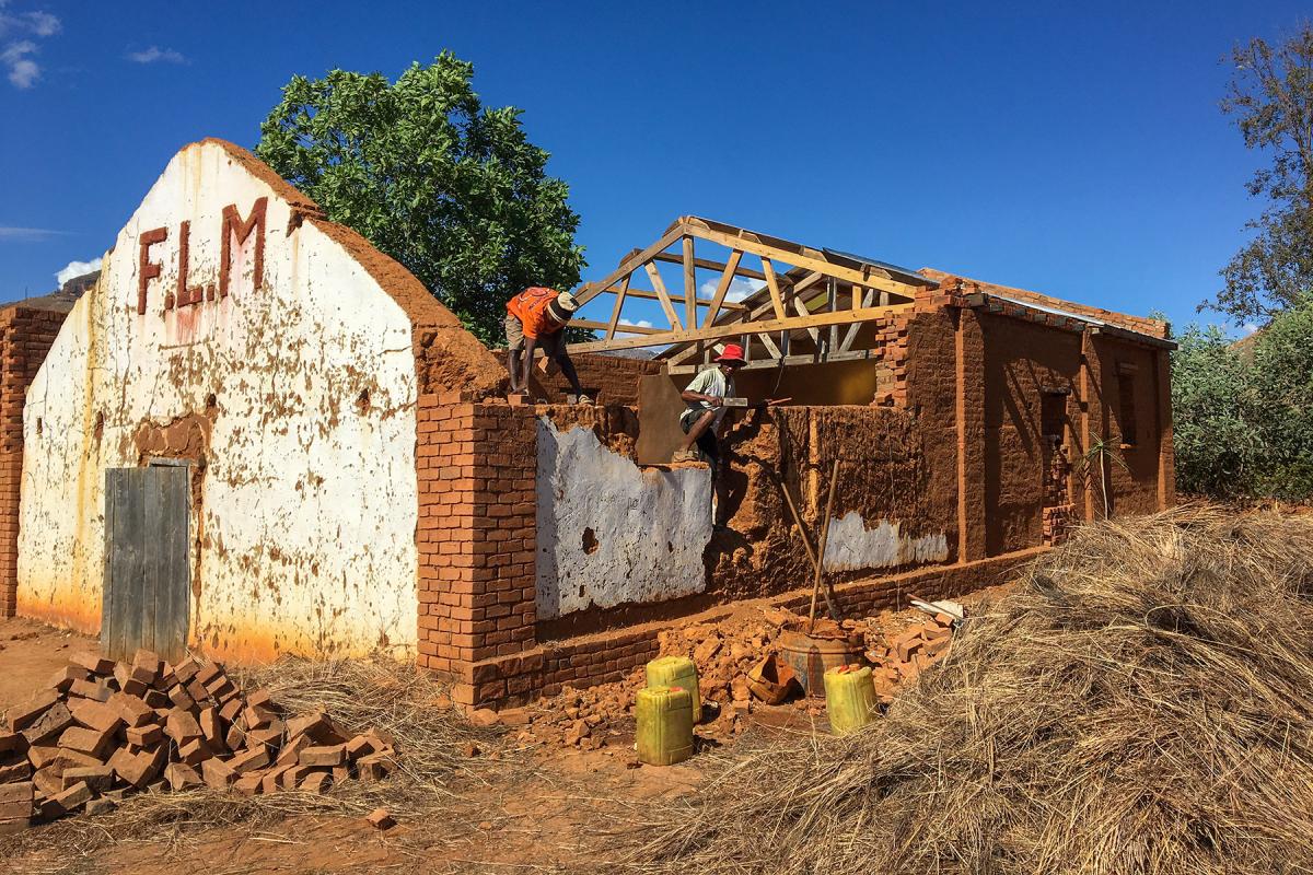 In Vohitsaoka, central Madagascar, Malagasy Lutheran Church volunteers, have been reconstructing their local church building that was almost entirely destroyed in the last two cyclones that hit the region. Photo: LWF/Y. Bovey 