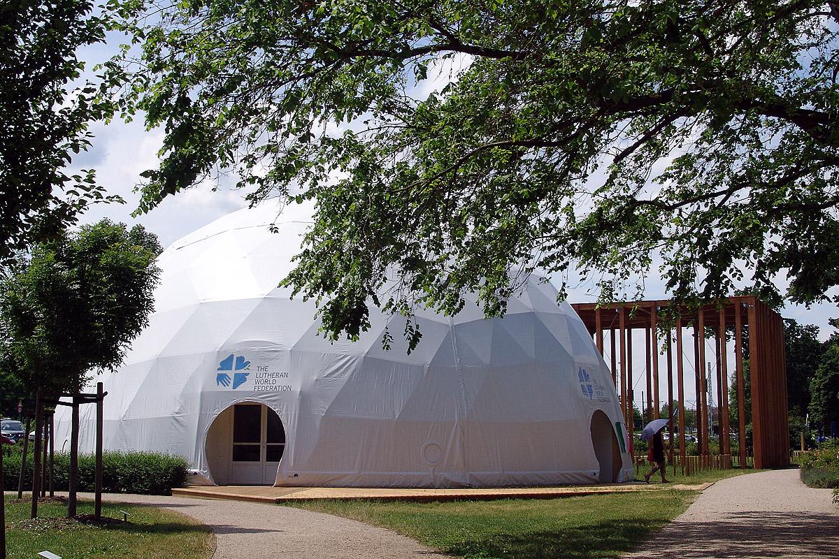 The LWF Heaven’s Tent in the Luthergarten in Wittenberg awaits visitors to the World Reformation Exhibition. Photo: LWF/Annette Glaubig