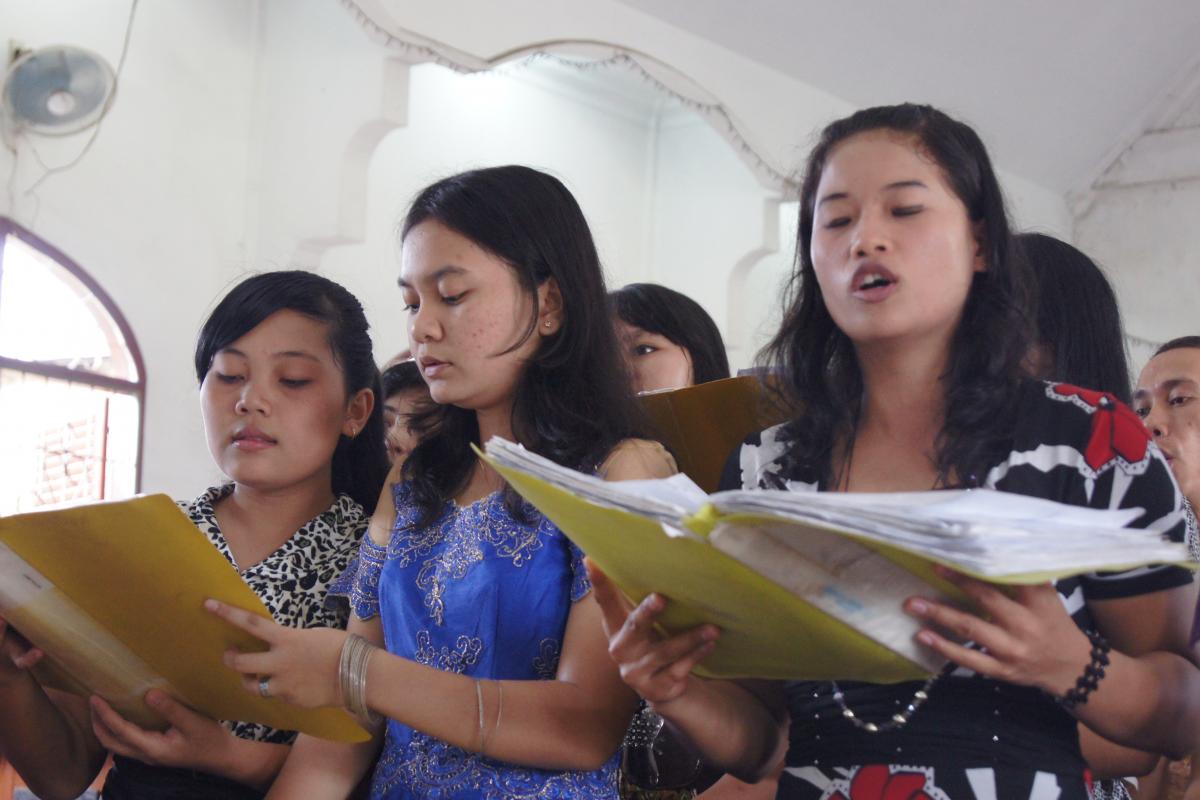 Songs of praise during a worship service in Asia. Photo: LWF/C.Kästner