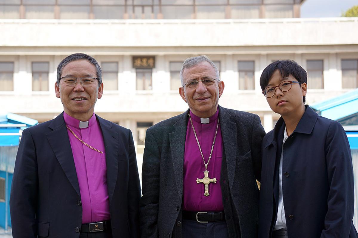 LCK President Rev. Dr Chul Hwan Kim (left) said the visit by LWF President Bishop Dr Munib A. Younan was important as Korean people struggle with “living in the pain of division.” Eun-hae Kwon (right), LWF Vice-President for Asia, accompanied Bishop Younan. Photo: LWF/LCK